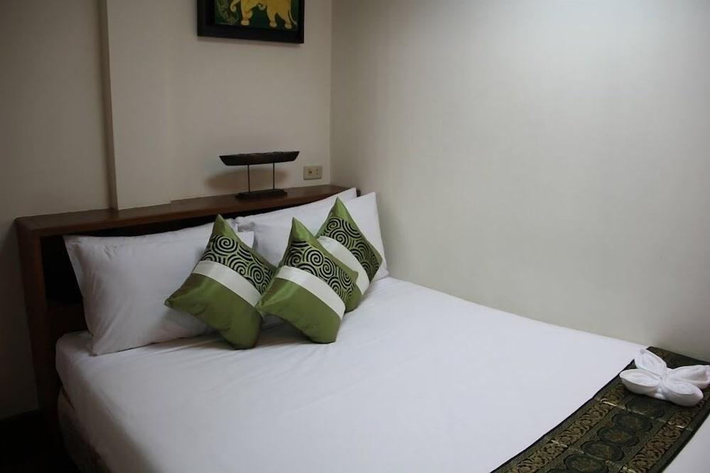 B.S. Court Hotel Sathorn Bangkok Exterior foto