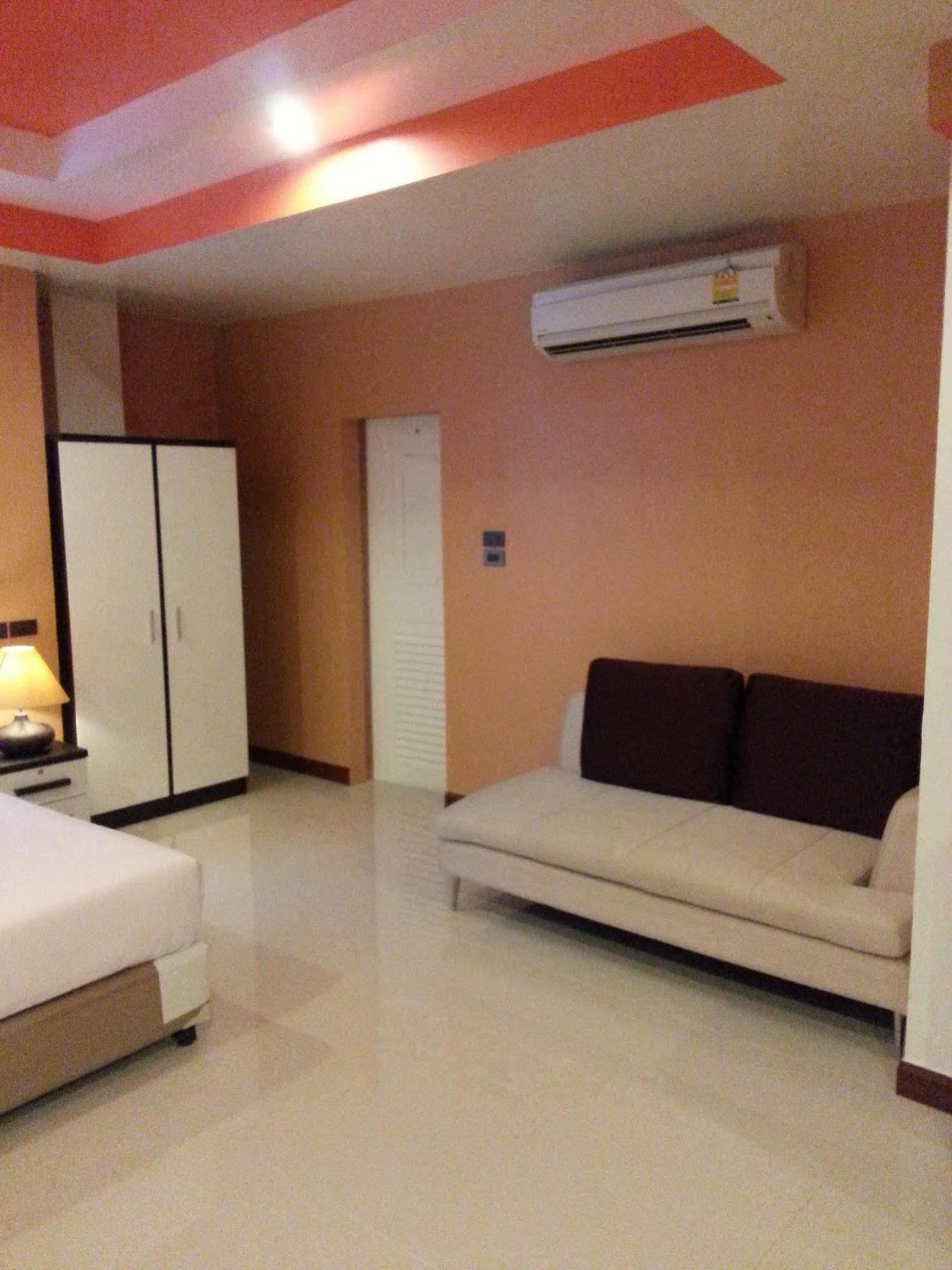 B.S. Court Hotel Sathorn Bangkok Exterior foto