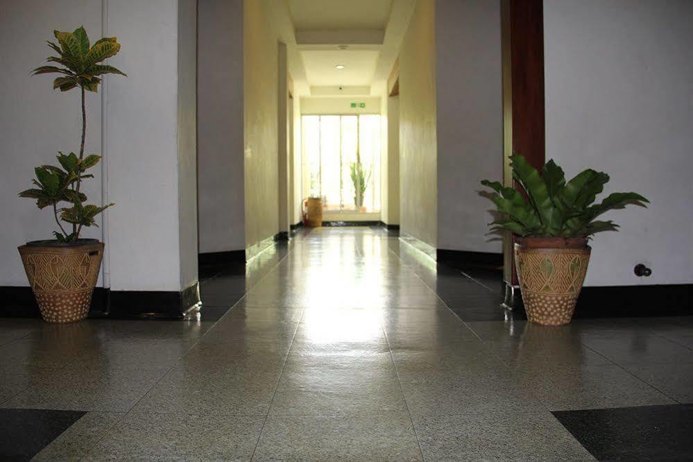 B.S. Court Hotel Sathorn Bangkok Exterior foto